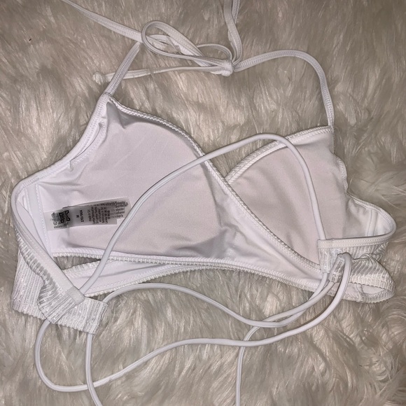 New Victoria’s Secret Shimmer Bikini Top - Picture 2 of 3